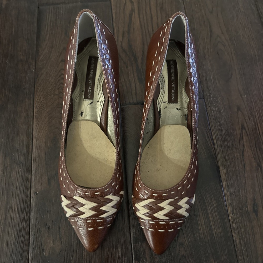 Adrienne Vittadini Brown Cream Pointed Toe Pumps Heels Classic Career Shoes 8M